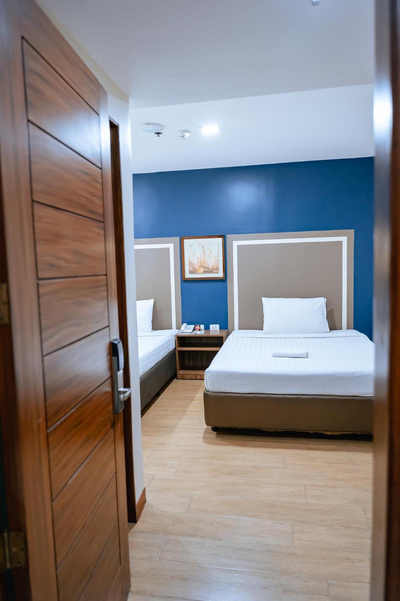 S Hotel & Residences Cebu Exterior photo