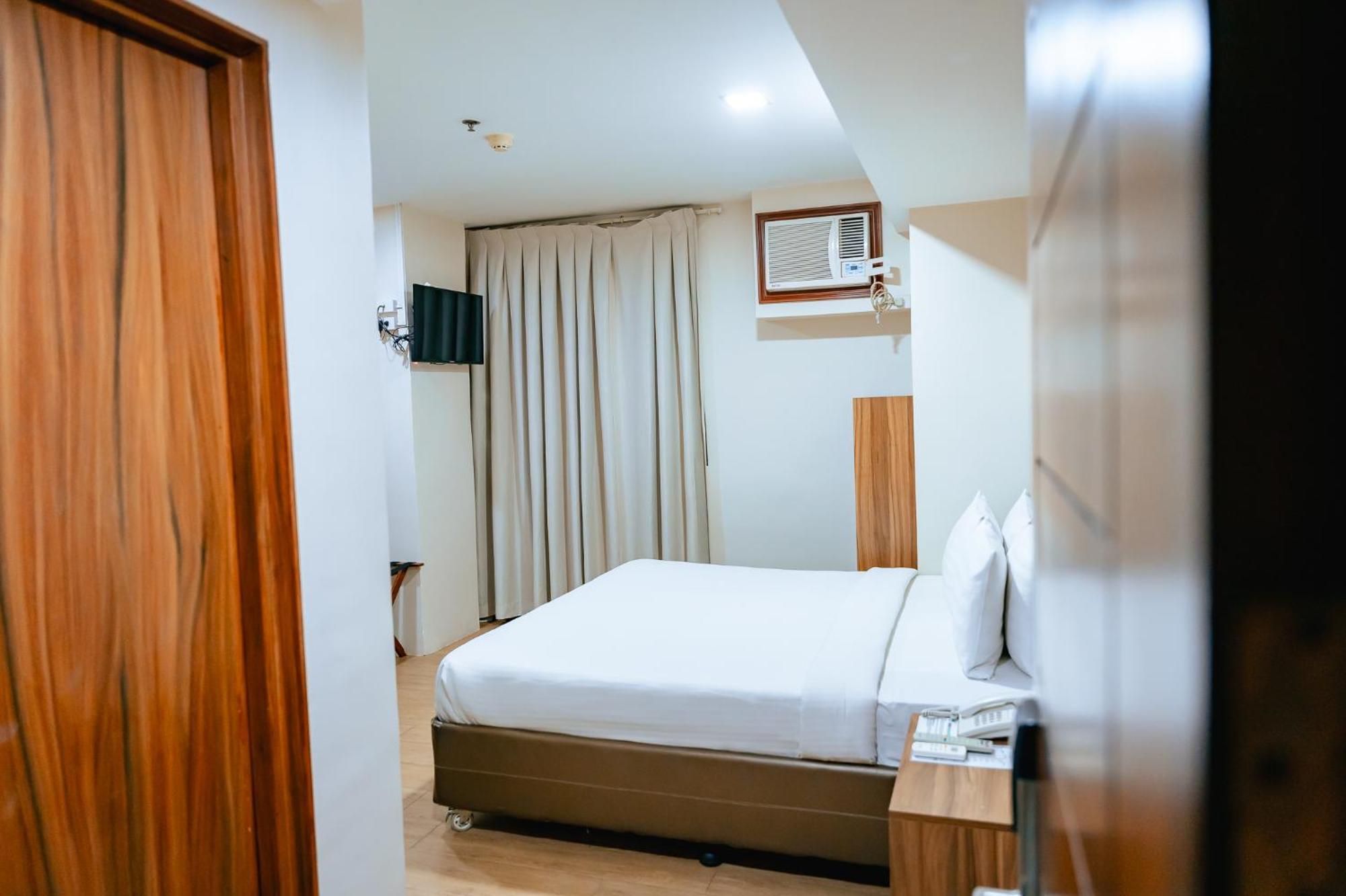 S Hotel & Residences Cebu Exterior photo