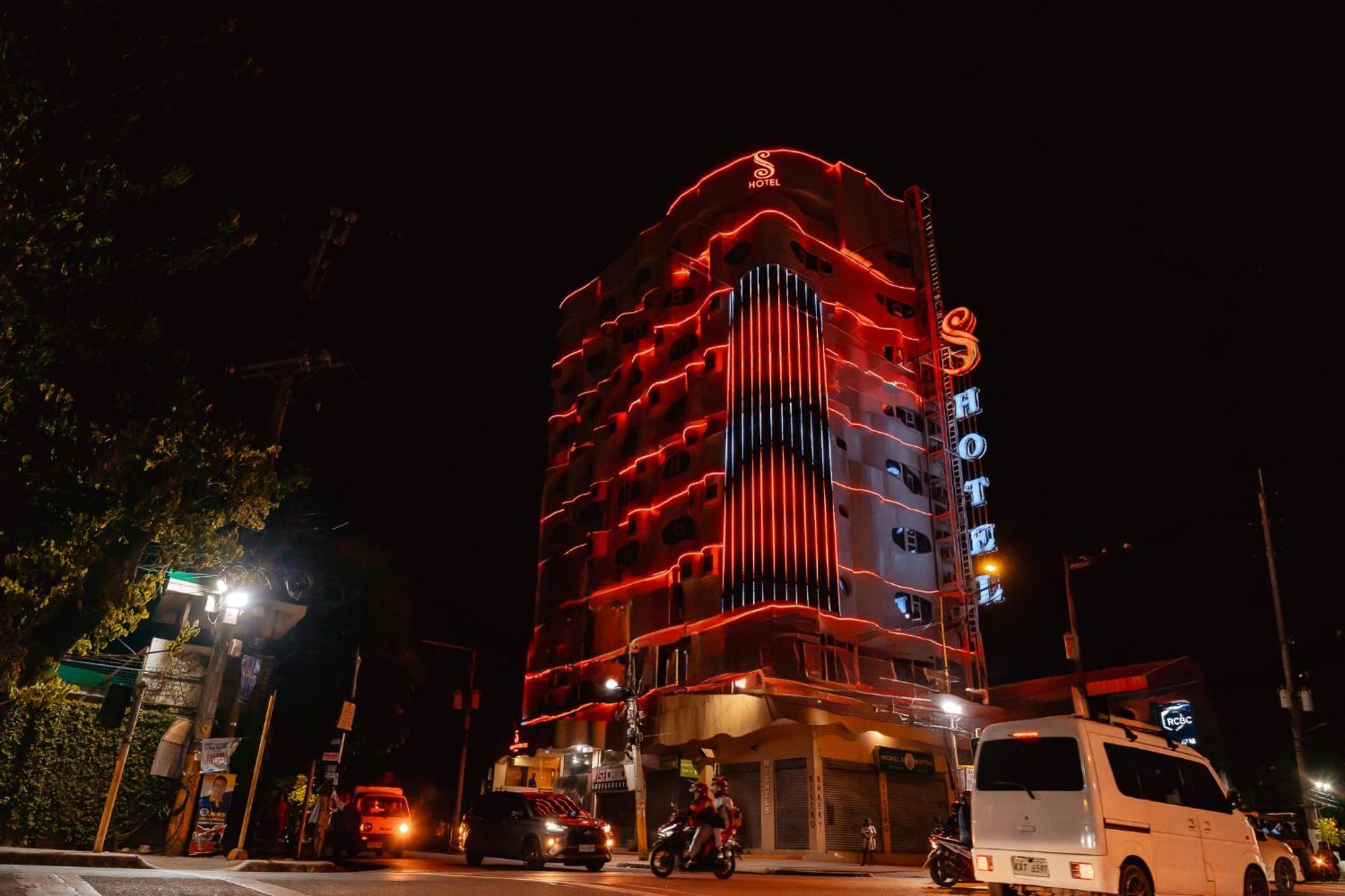 S Hotel & Residences Cebu Exterior photo